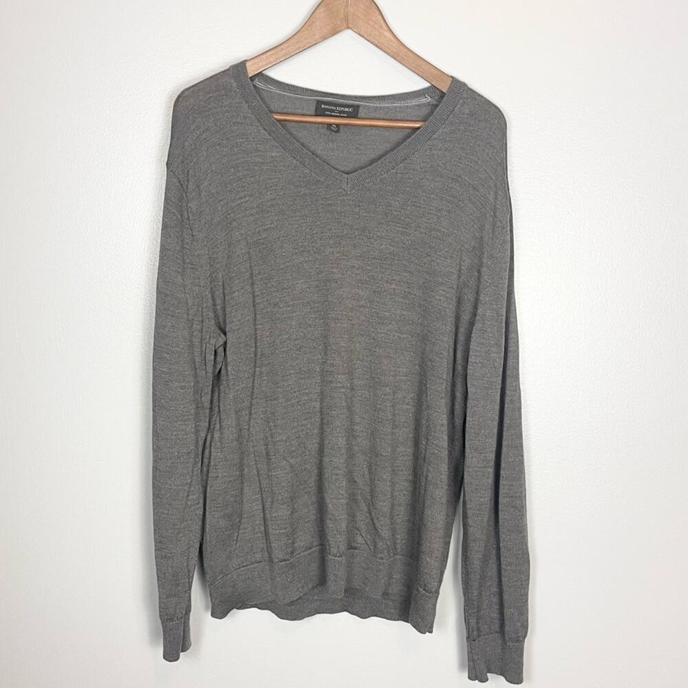 Banana Republic Factory Merino Wool V-Neck Sweater Men’s size XL Gray